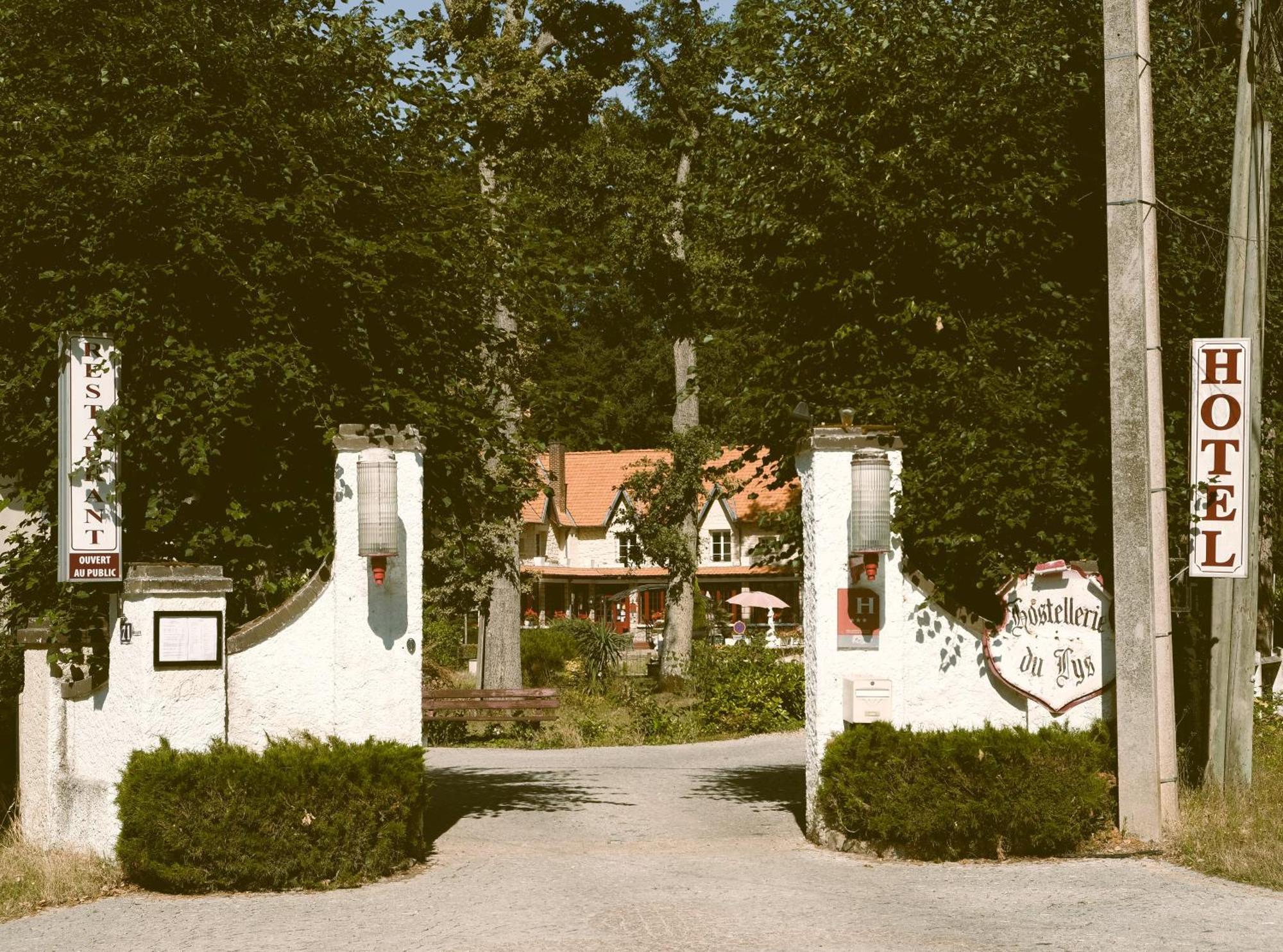 Hostellerie Du Lys Lamorlaye Esterno foto