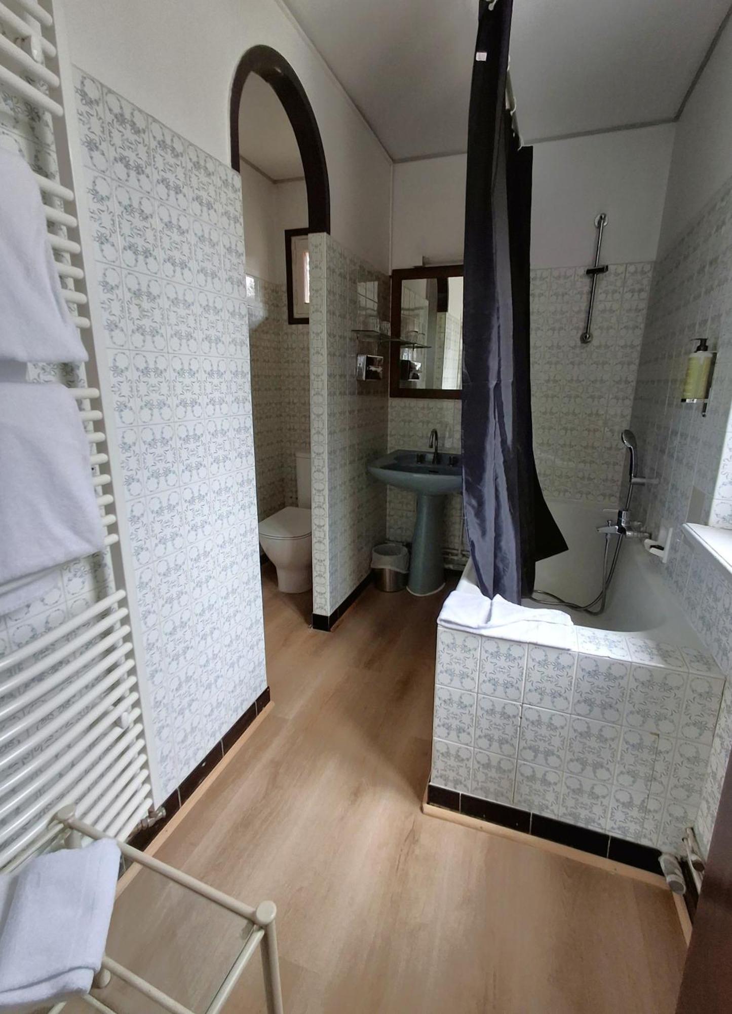 Hostellerie Du Lys Lamorlaye Esterno foto