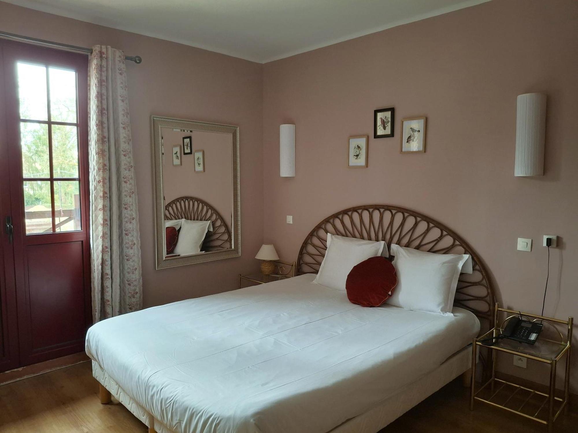 Hostellerie Du Lys Lamorlaye Esterno foto
