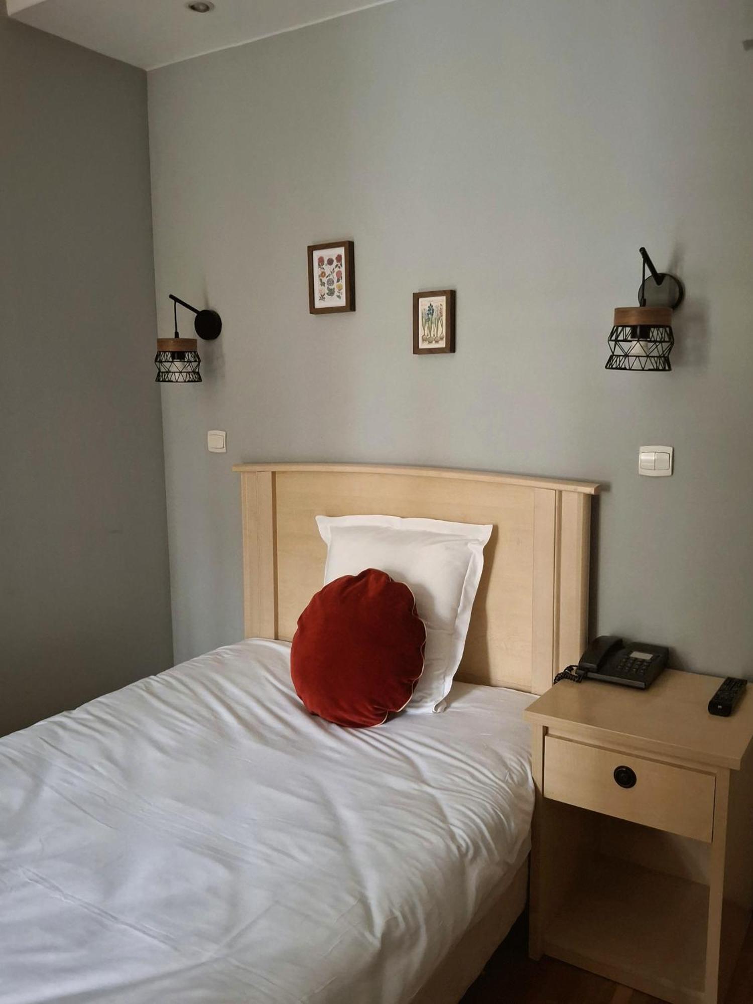 Hostellerie Du Lys Lamorlaye Esterno foto
