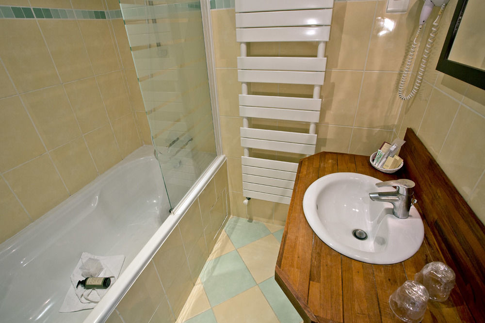 Hostellerie Du Lys Lamorlaye Esterno foto