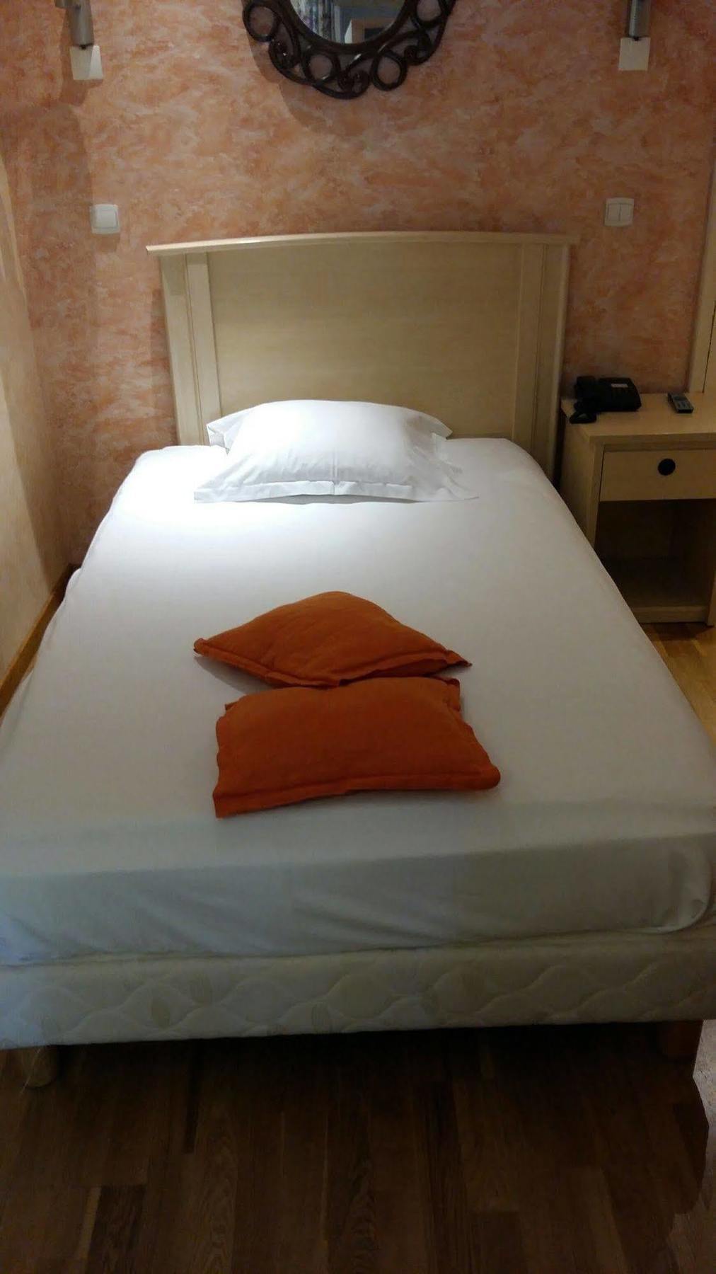 Hostellerie Du Lys Lamorlaye Esterno foto