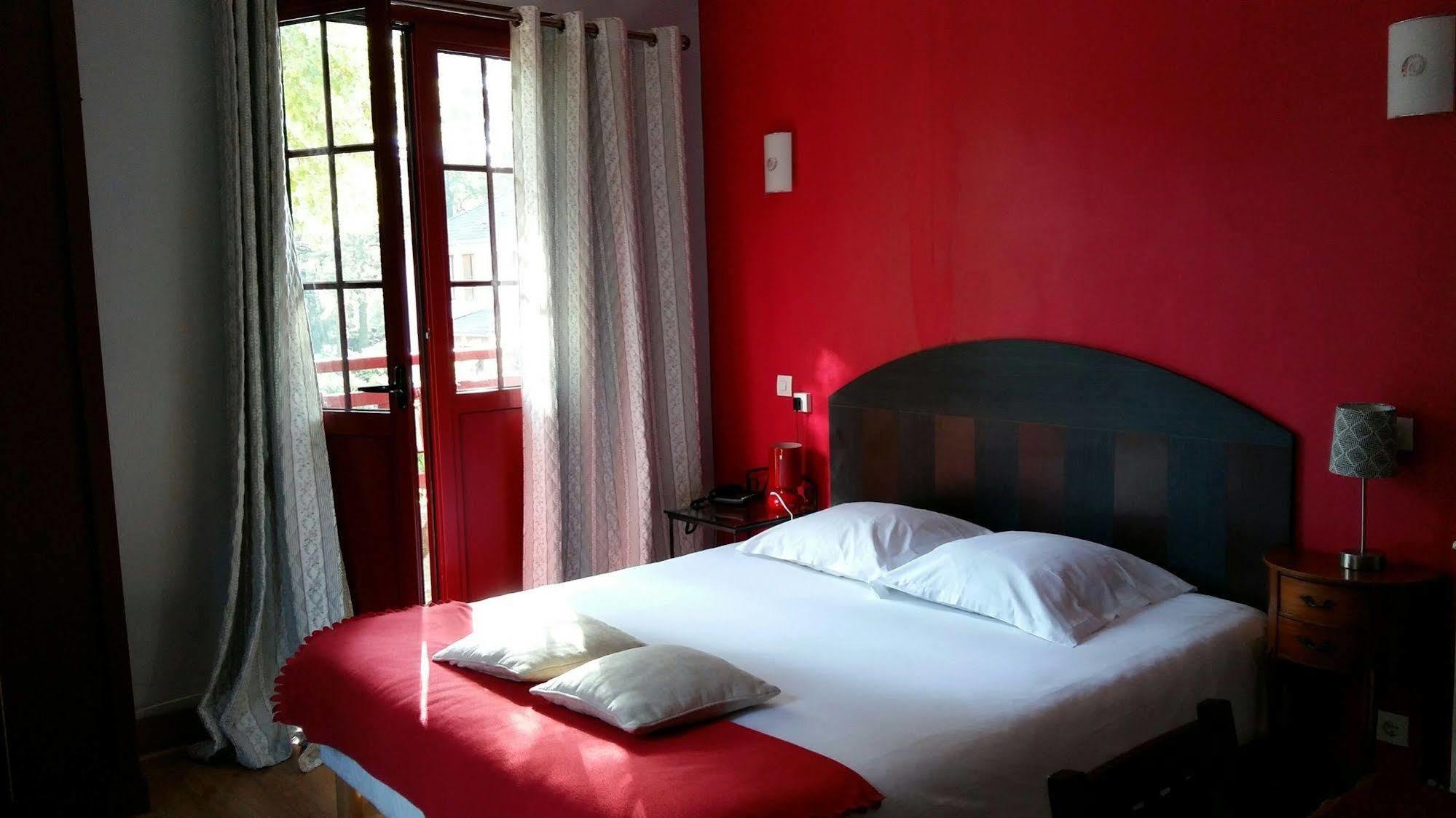 Hostellerie Du Lys Lamorlaye Esterno foto