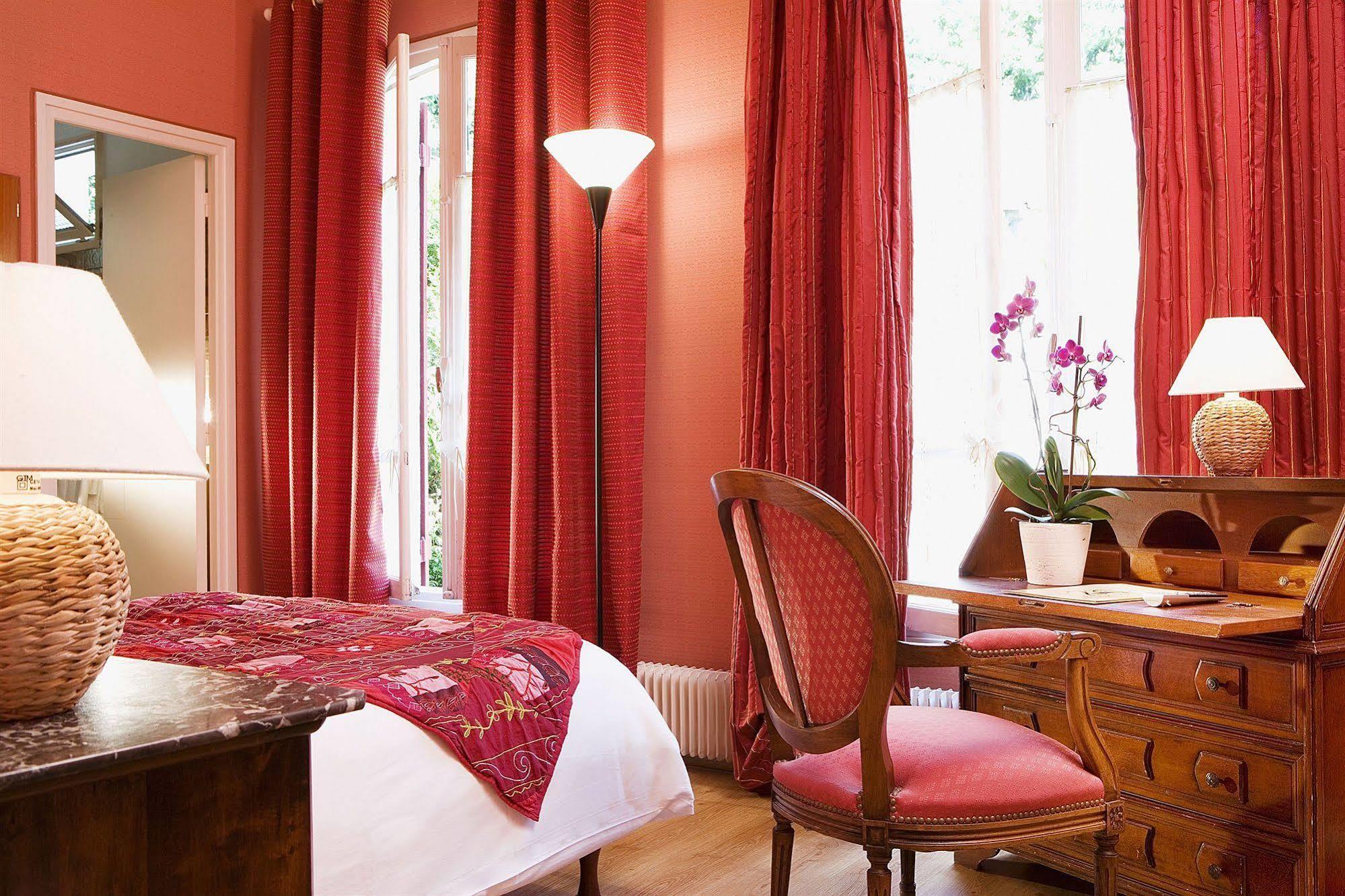 Hostellerie Du Lys Lamorlaye Esterno foto