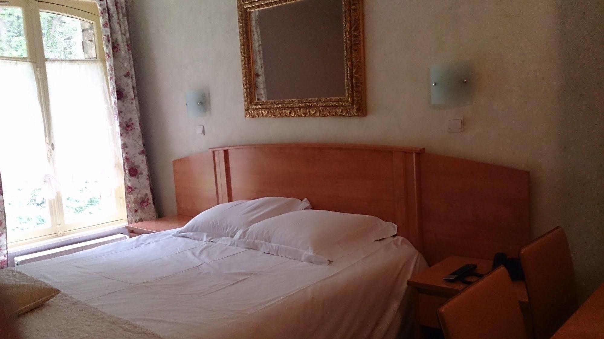 Hostellerie Du Lys Lamorlaye Esterno foto